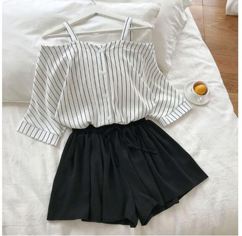 Loose blouse top and elastic waist shorts suit