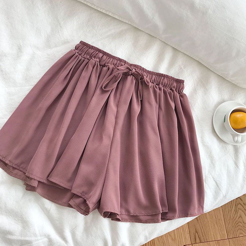 Loose blouse top and elastic waist shorts suit